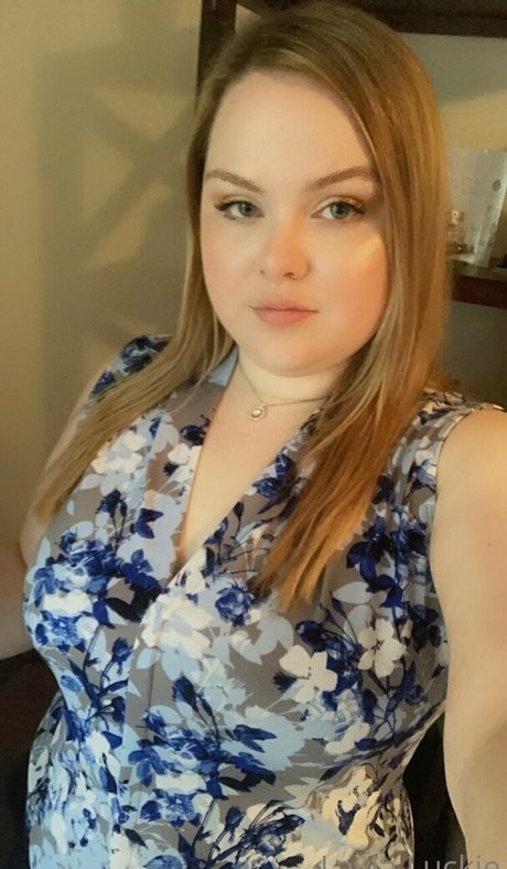 laylaluckie24 model nudes archive