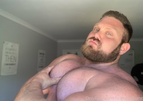 hugeandhung nudes model pics