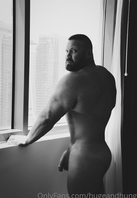 hugeandhung nude actress archive