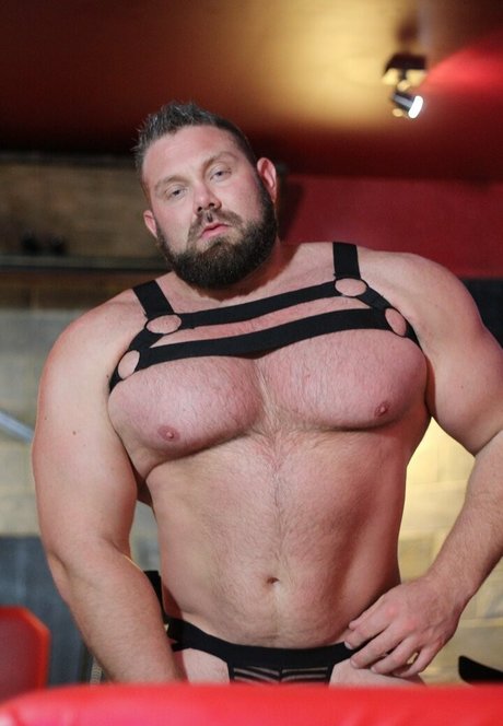 hugeandhung sex model gallery