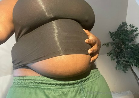 izzy back again model erotic photo