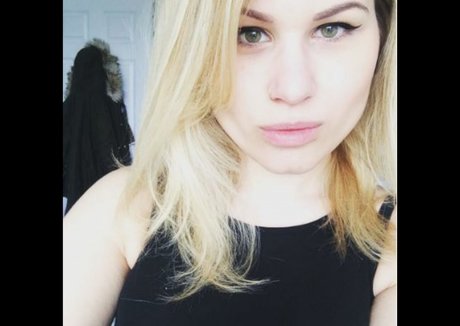 Honey And Sulphur star nude image