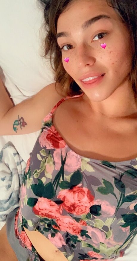 arielllll star hot picture