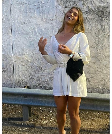 arielllll free actress galleries