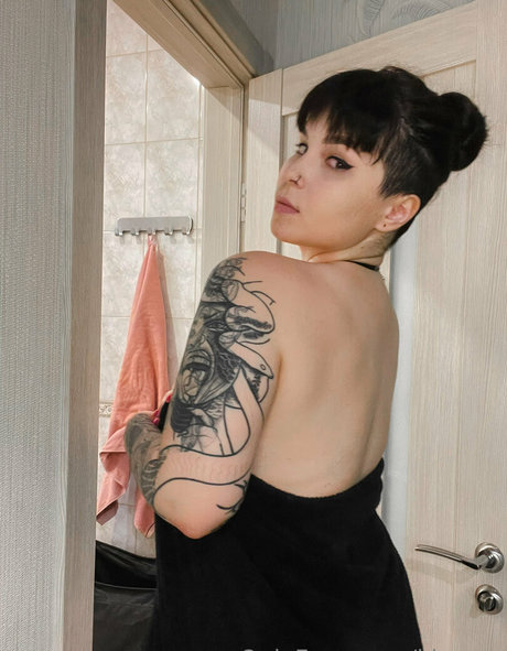 kira aa top model photos