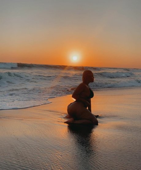 YackguZ art actress pictures