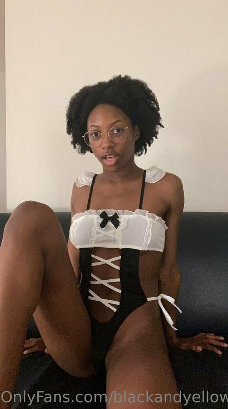 blackandyellownsfw pornographic model img