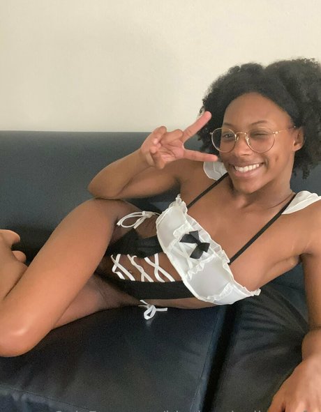 blackandyellownsfw model nice pics