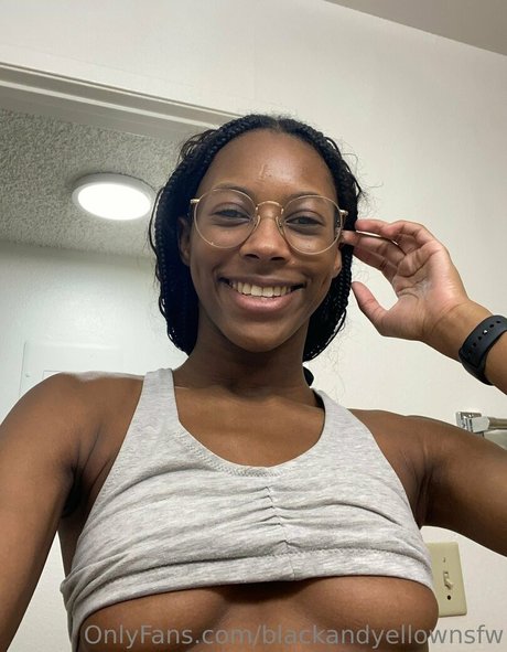 blackandyellownsfw star erotic pic