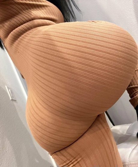 therealadrixx nude model photo