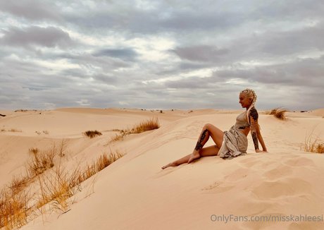 misskahleesi sexy model pictures