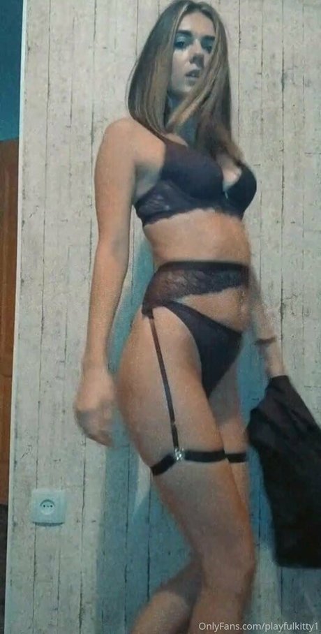 playfulkitty1 sexy model pics