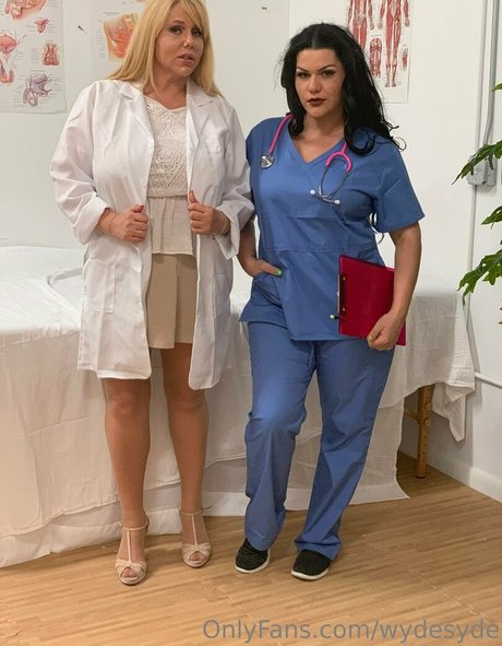 wydesyde adult model pic