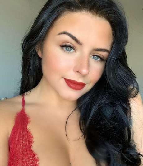 hay babe xxx pornstar photo