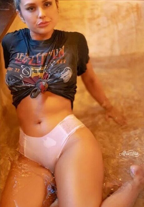 Aleropre model pretty photo