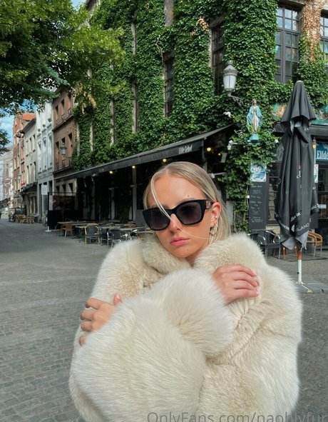 naohlyfur naked model image