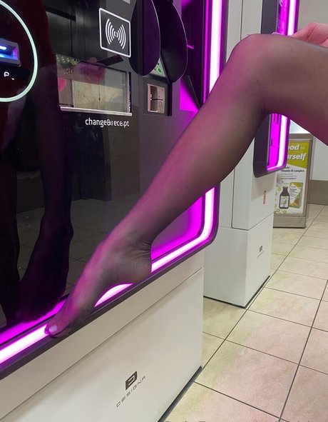 Abbivr model naked photos