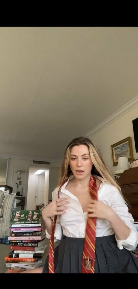 carolinecalloway Profile pic