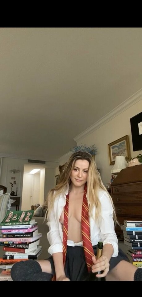 carolinecalloway nice actress pics