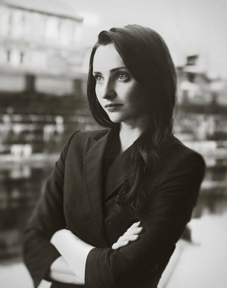 carolinecalloway art actress pictures