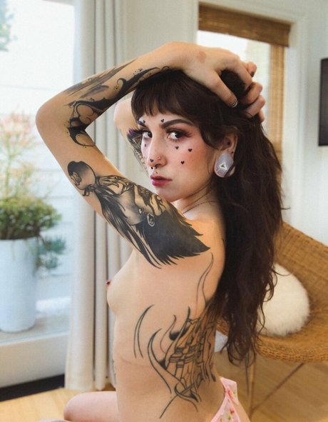 simpwhisperer model beautiful images