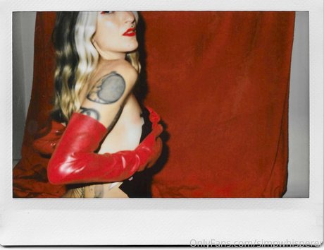 simpwhisperer erotic model galleries