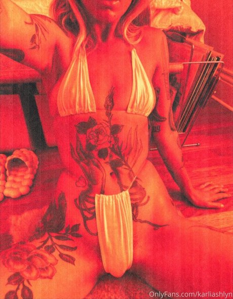 simpwhisperer naked pornstar img