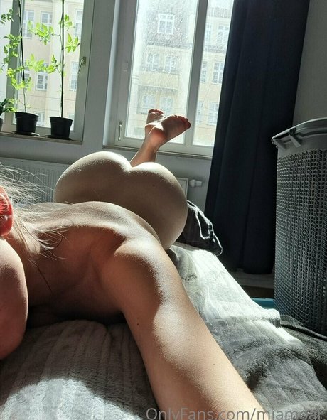 miamoar model sexy pictures