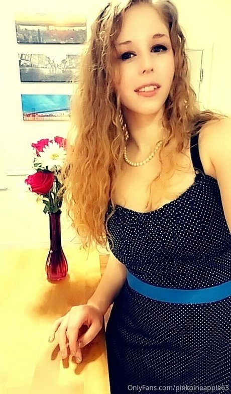 pinkpineapple63 naked pornstar img
