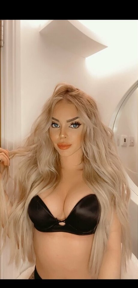 Hottlokk hot model photos