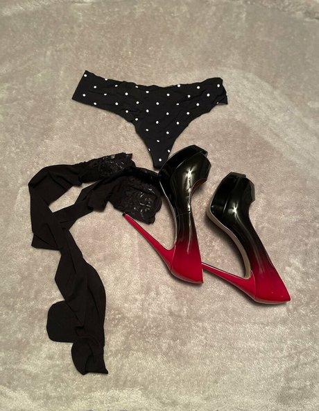 nylon executive model perfect pics