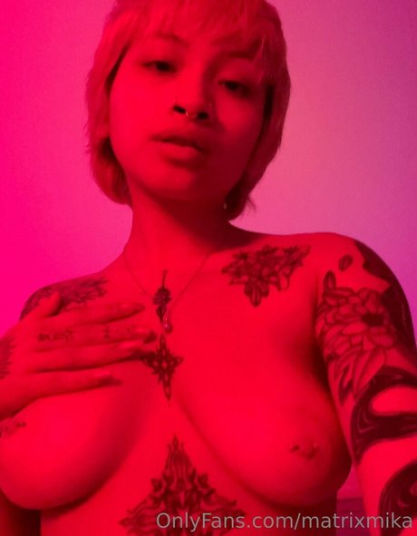 Matrixmika hd actress img