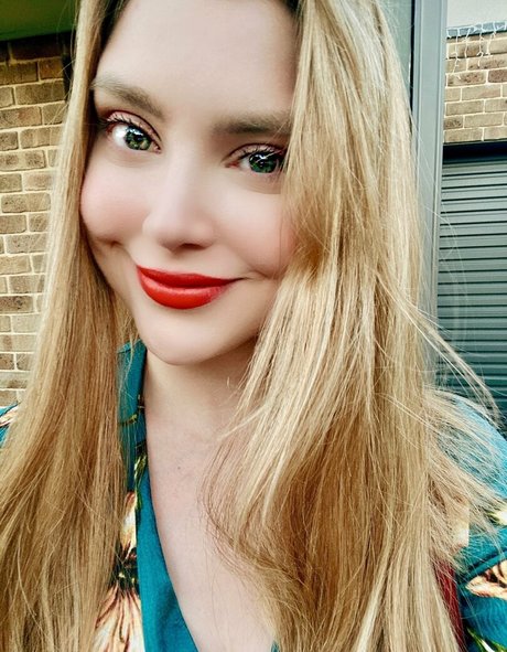 Tiahlicious model top pic