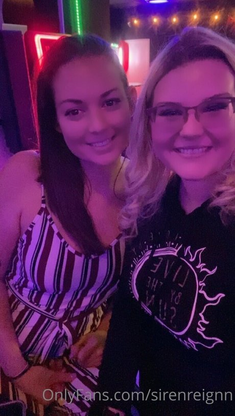 sirenreignn pretty pornstar image