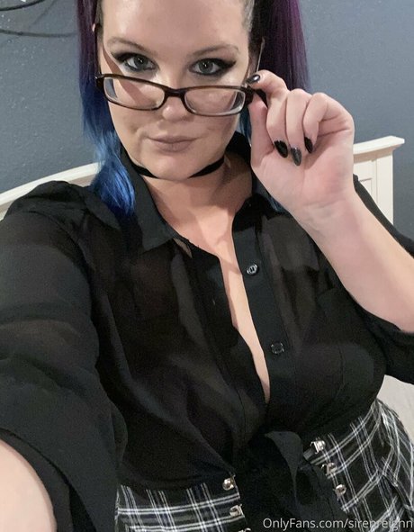 sirenreignn top model pic