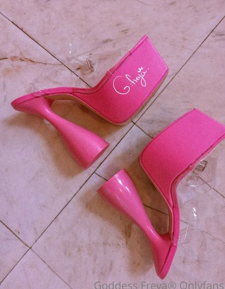 siren goddess adult model pic