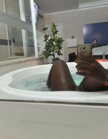 blackcowbitch pornstar nude image