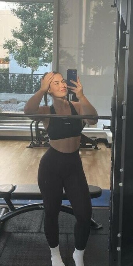 Chelshupe model beautiful pics