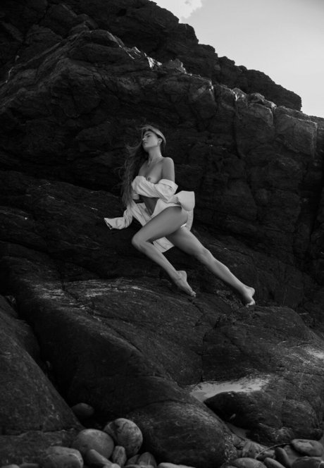 Sjana Elise Earp model erotic picture