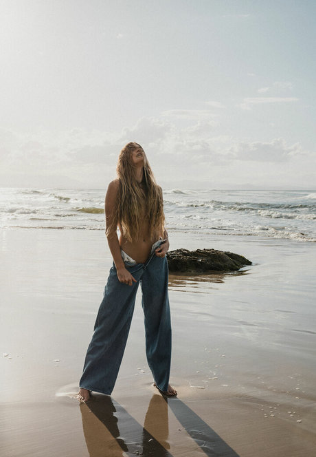 Sjana Elise Earp model hd pictures