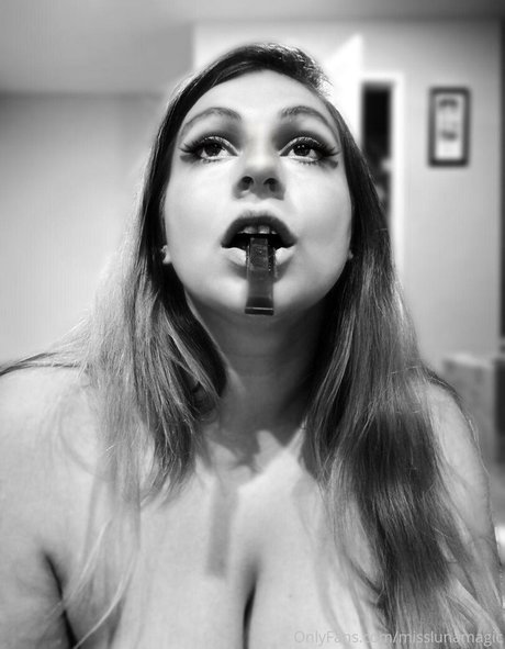 misslunamagic model xxx img