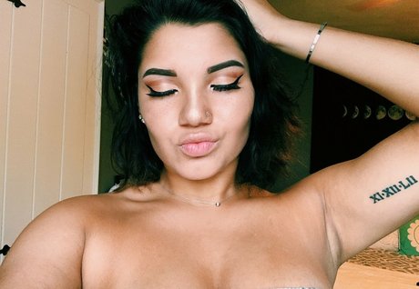 Hannah M star exclusive pics