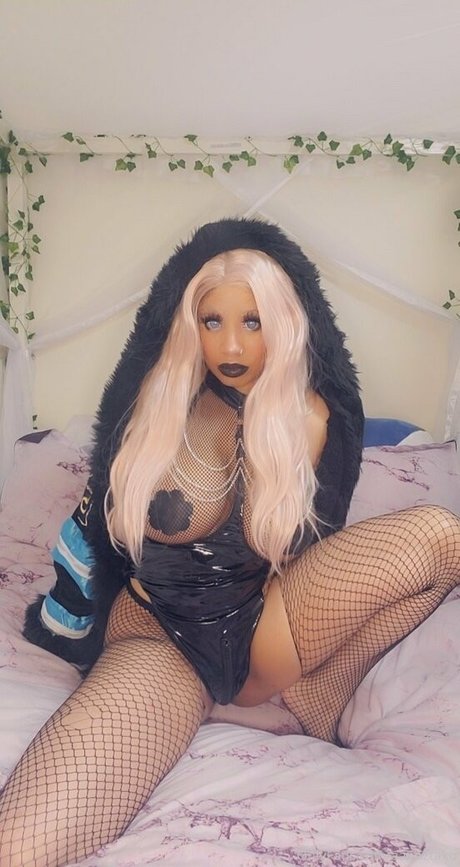 aaimztako model free picture