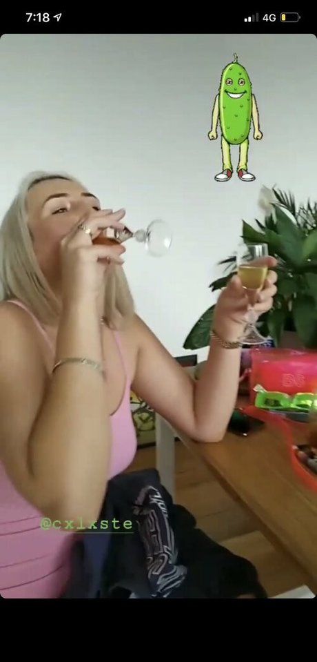 Seshemetka pornstar naked images