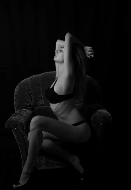 Daniela Bar nude actress picture