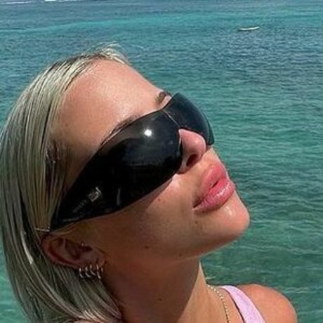 Alice Copeland model free photos