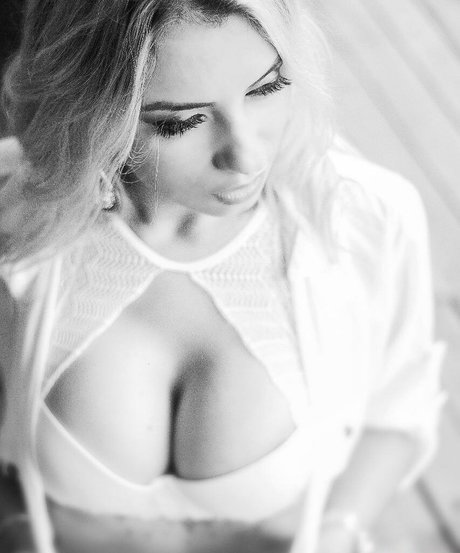 Milena Freitas naked model gallery