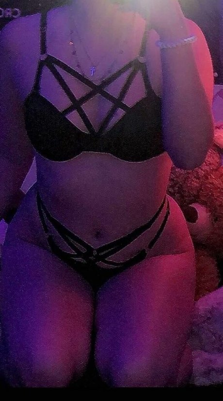 goth queen os nice actress pictures