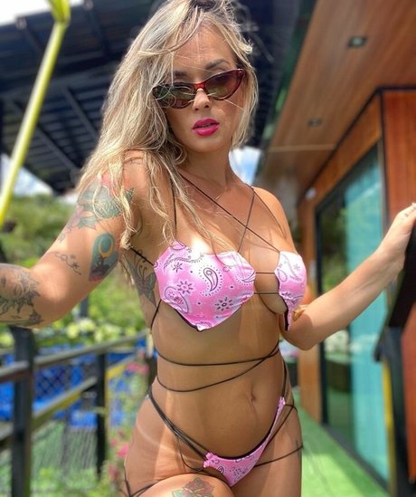 Sil Sexy Pole actress pics