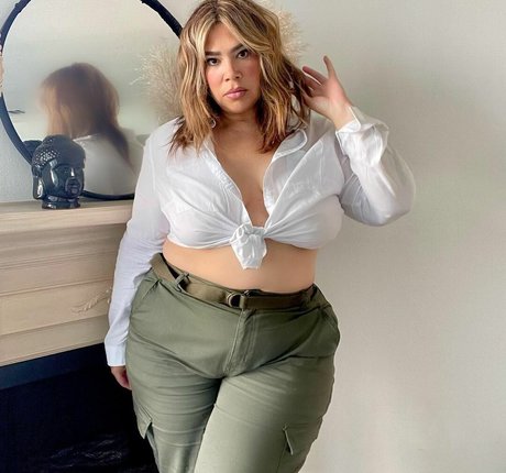 CarlaLuxx star pornographic pics